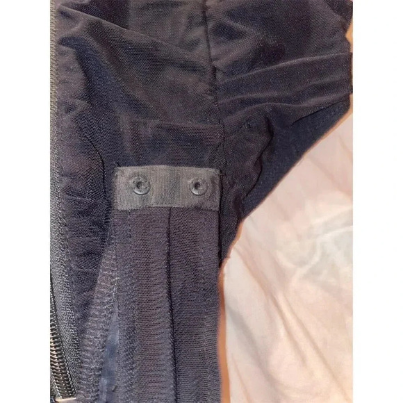 No Vacancy Women's Black Ruffled Sleeveless bodysuit with front Zipper Size L - Picture 7 of 9